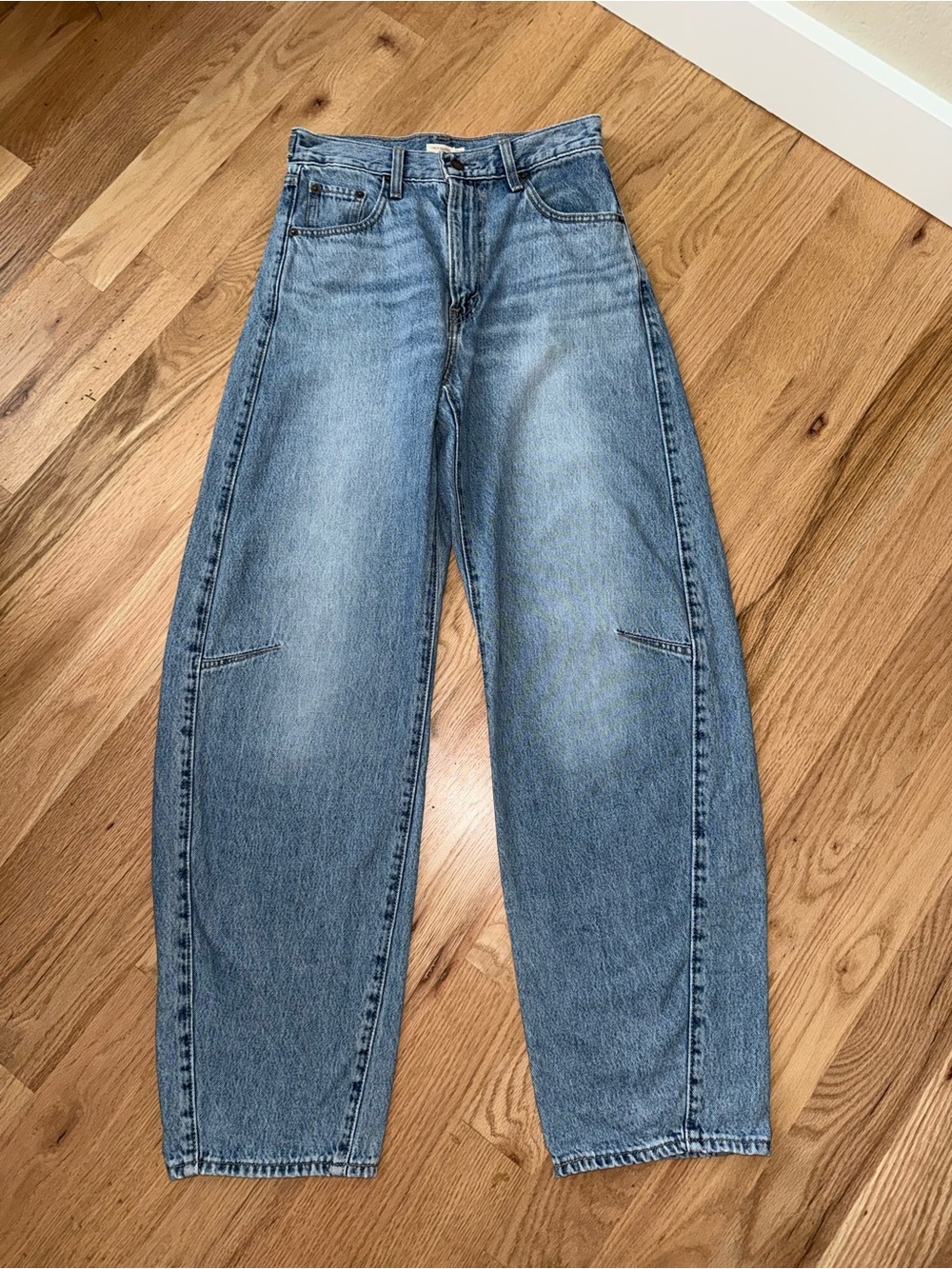 Levi’s Cinch Barrel Jeans Size 26x31